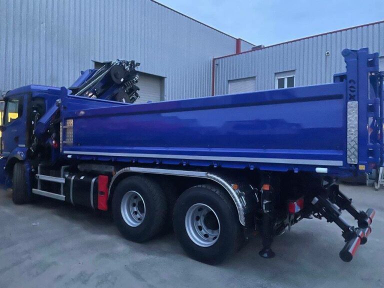 Benne basculante COX sur porteur