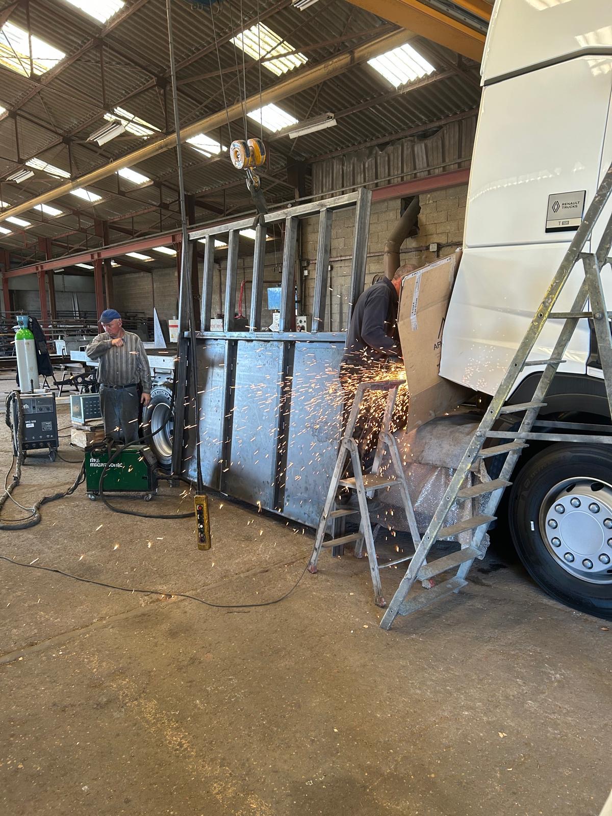 Carrosserie en cours de fabrication dans l'atelier Laumonier